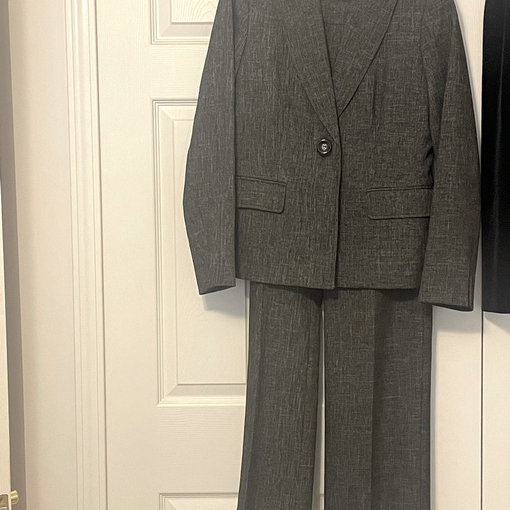 LeSuit Suit…fully lined pants and jacket